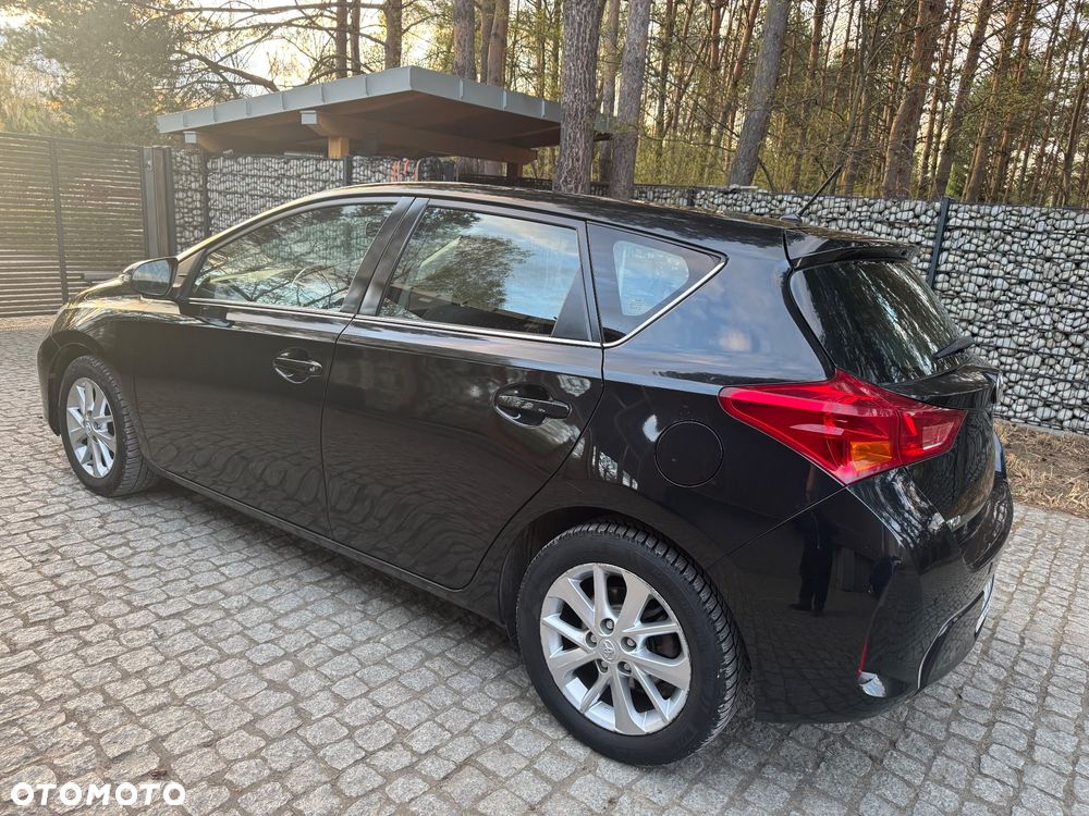 Toyota Auris 1.6 Premium + - 6