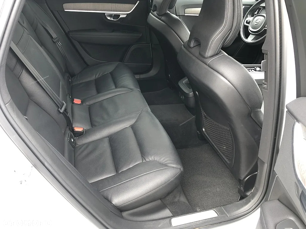 Volvo V90 Cross Country - 34