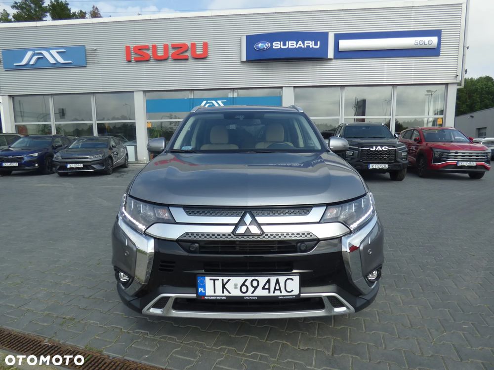 Mitsubishi Outlander - 2