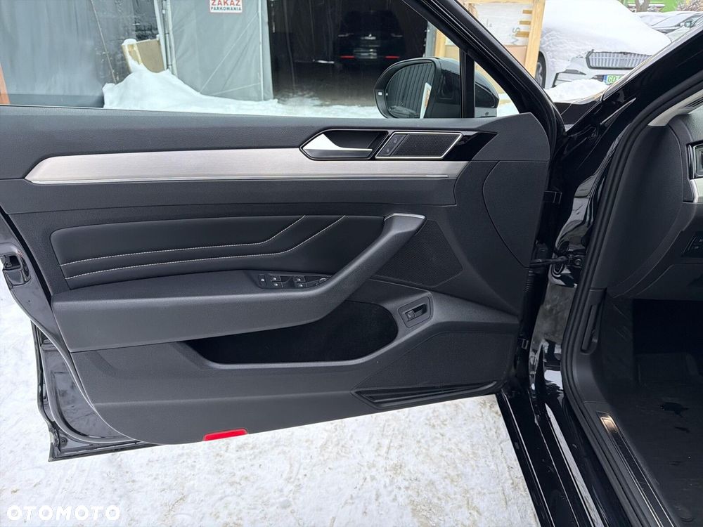 Volkswagen Passat - 12