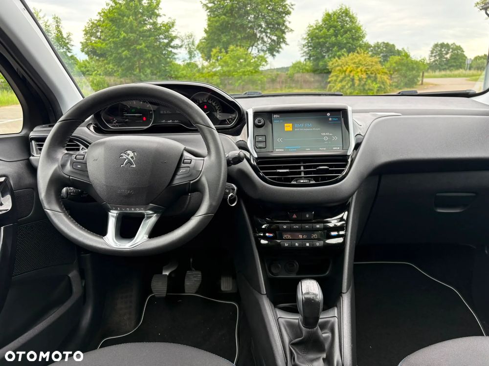 Peugeot 208 1.2 PureTech GPF Signature S&S - 18