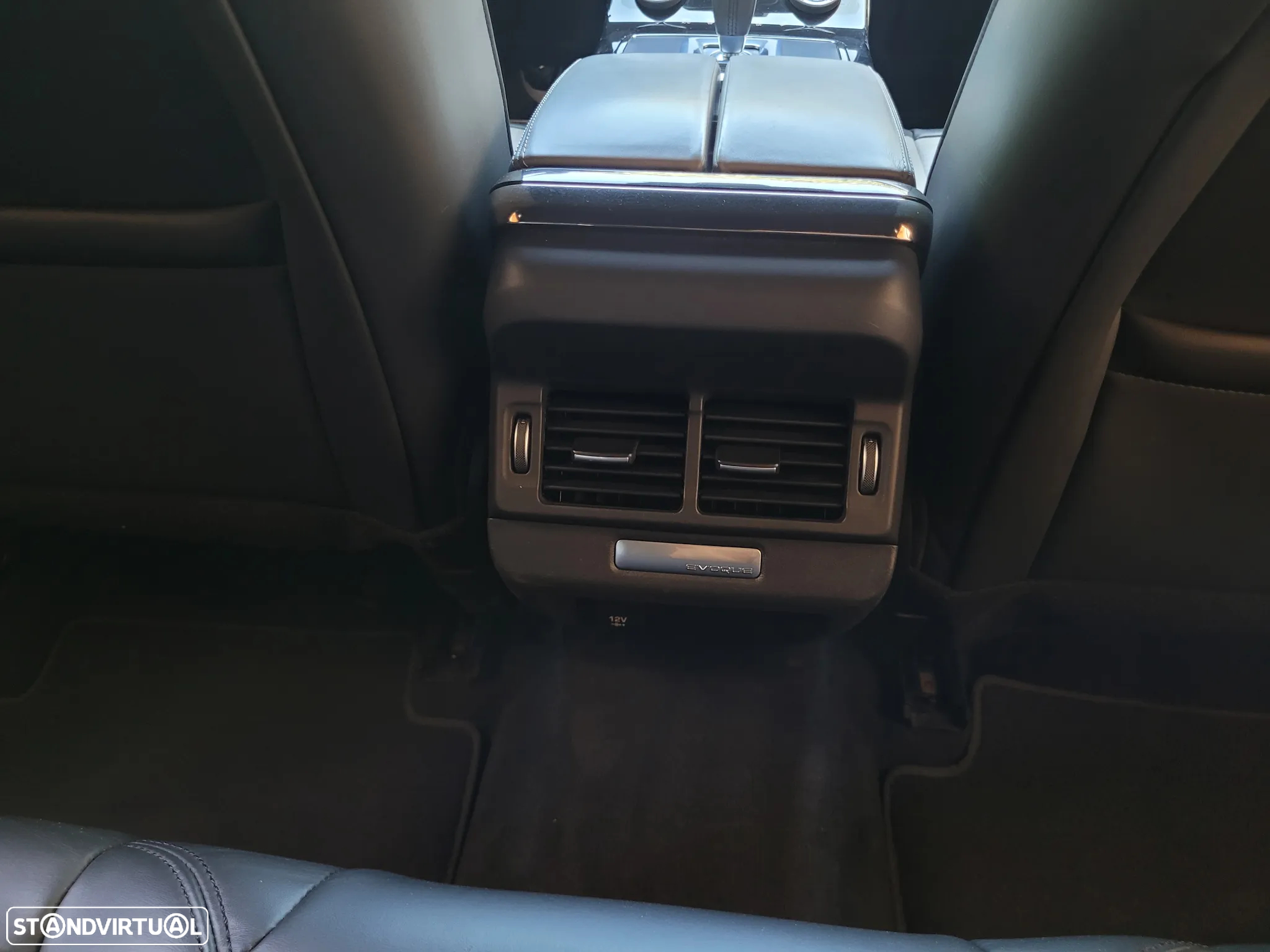 Land Rover Range Rover Evoque 2.0 D150 AWD R-Dynamic S Auto - 37
