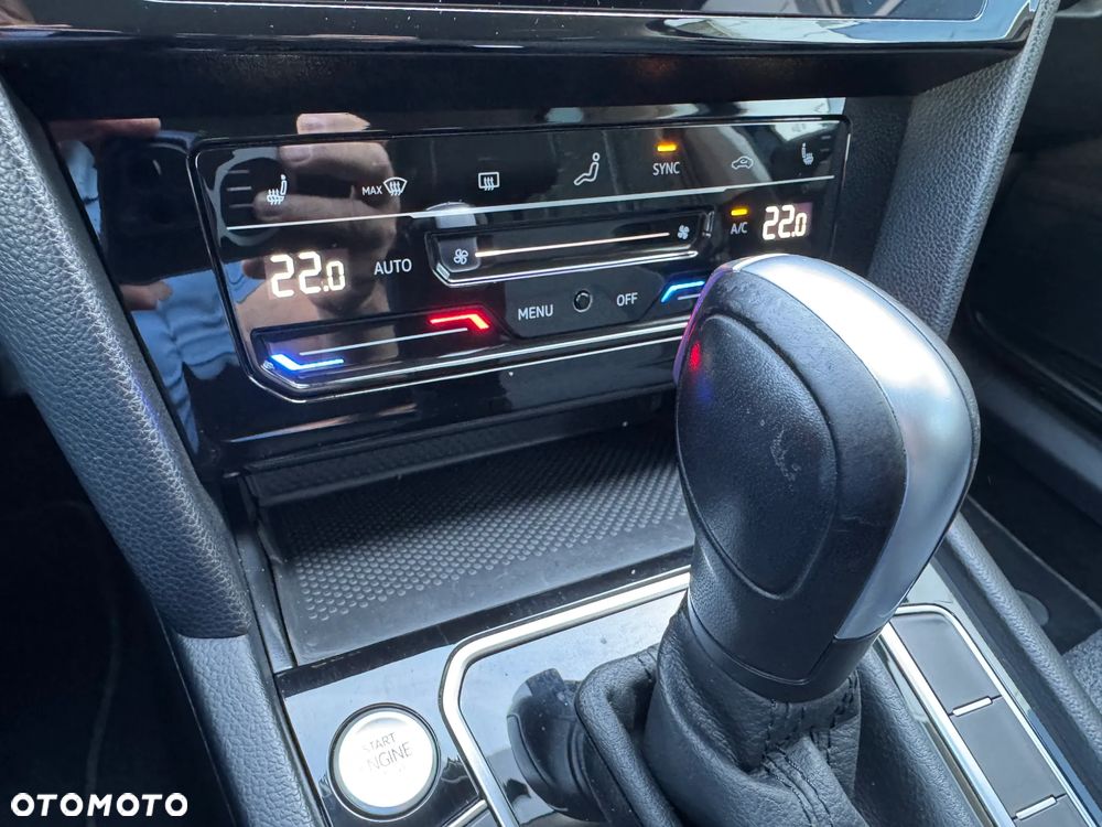 Volkswagen Passat 2.0 TSI Business DSG - 23