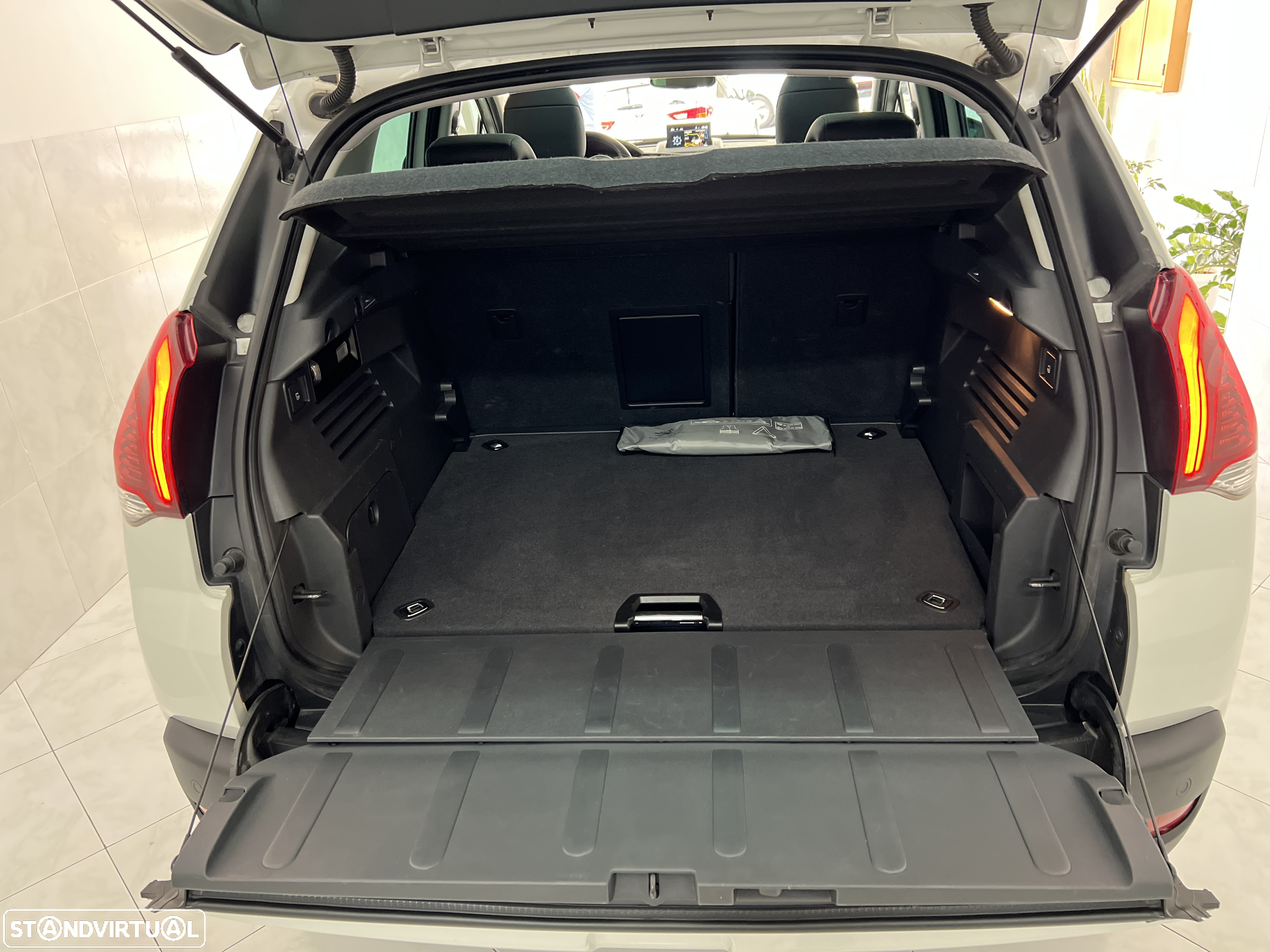 Peugeot 3008 1.6 HDi Allure - 25