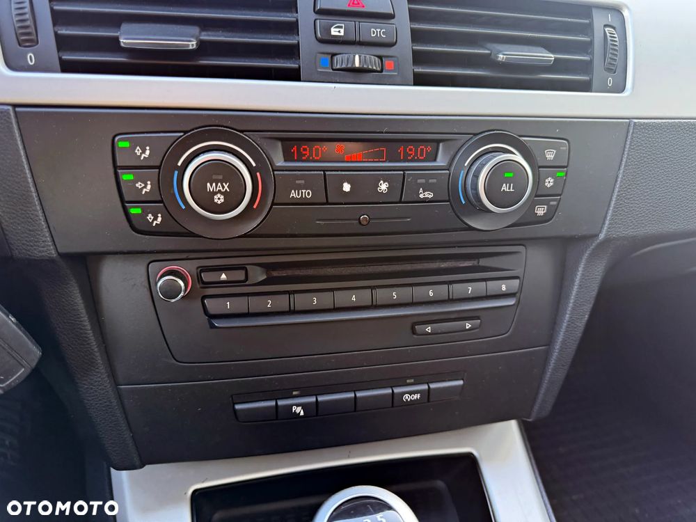 BMW Seria 3 320i Touring Edition Exclusive - 17