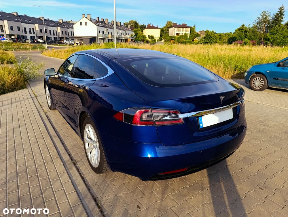 Tesla Model S - 15