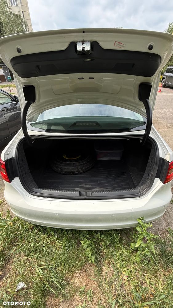 Volkswagen Jetta - 11