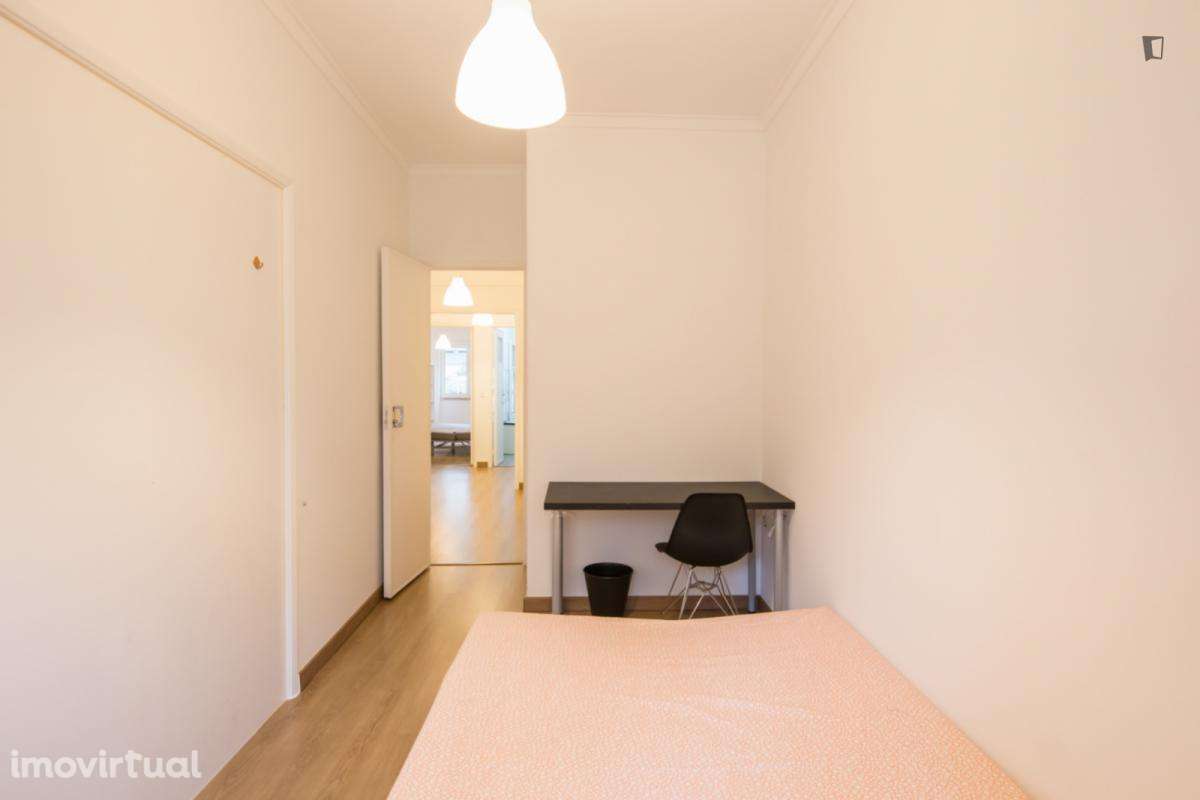 Quarto - localizado em Benfica Lisbon - Grande imagem: 2/8
