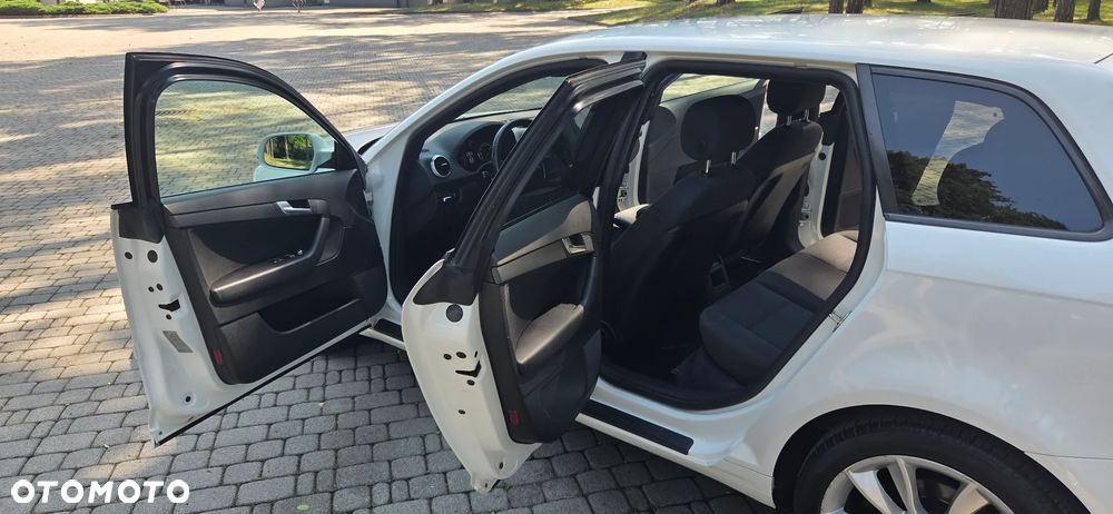 Audi A3 Sportback 1.6 TDI DPF S line Sportpaket - 22