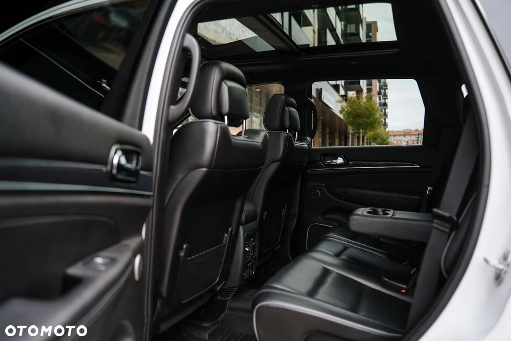 Jeep Grand Cherokee - 24