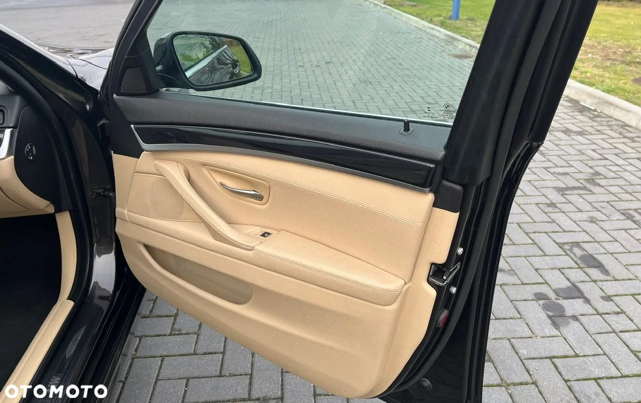 BMW Seria 5 530d xDrive Luxury Line - 23