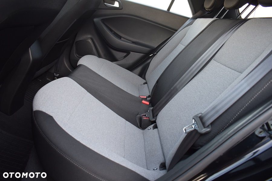 Hyundai i20 blue 1.2 Advantage+ - 9