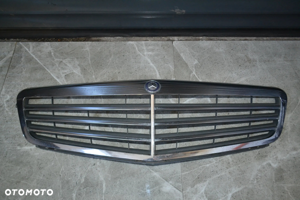 MERCEDES W204 LIFT C-KLASA GRILL ATRAPA CHŁODNICY ORYGINAŁ 2048801283