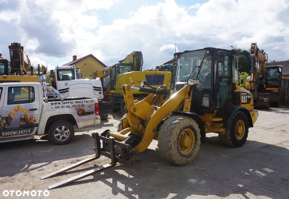 Caterpillar CAT 907 M