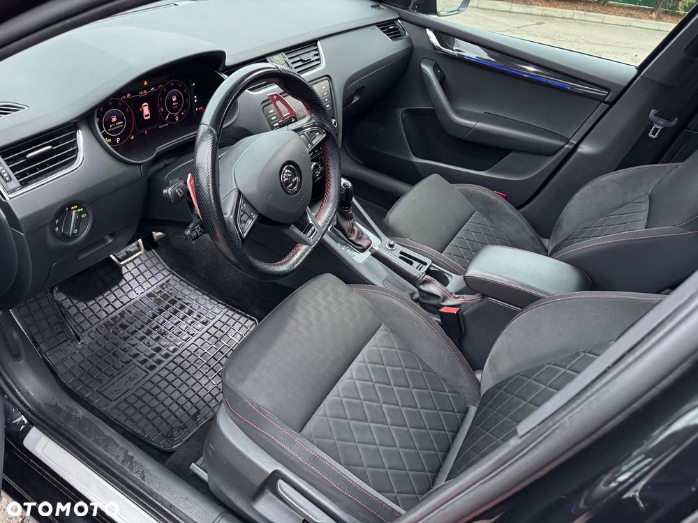 Skoda Octavia Combi 2.0 TSI DSG RS First Edition - 17