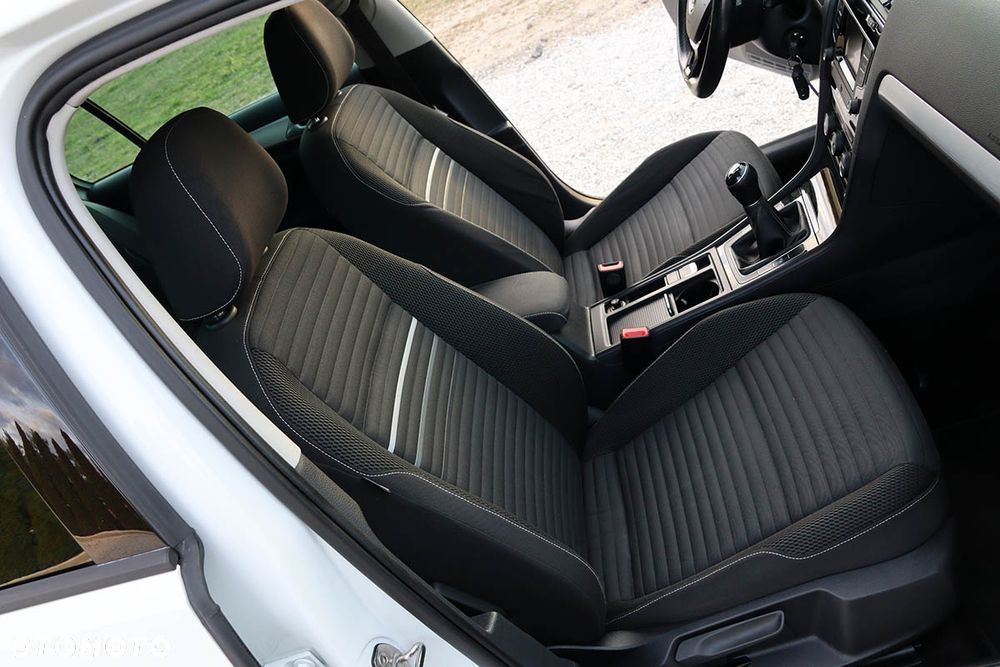 Volkswagen Golf - 26