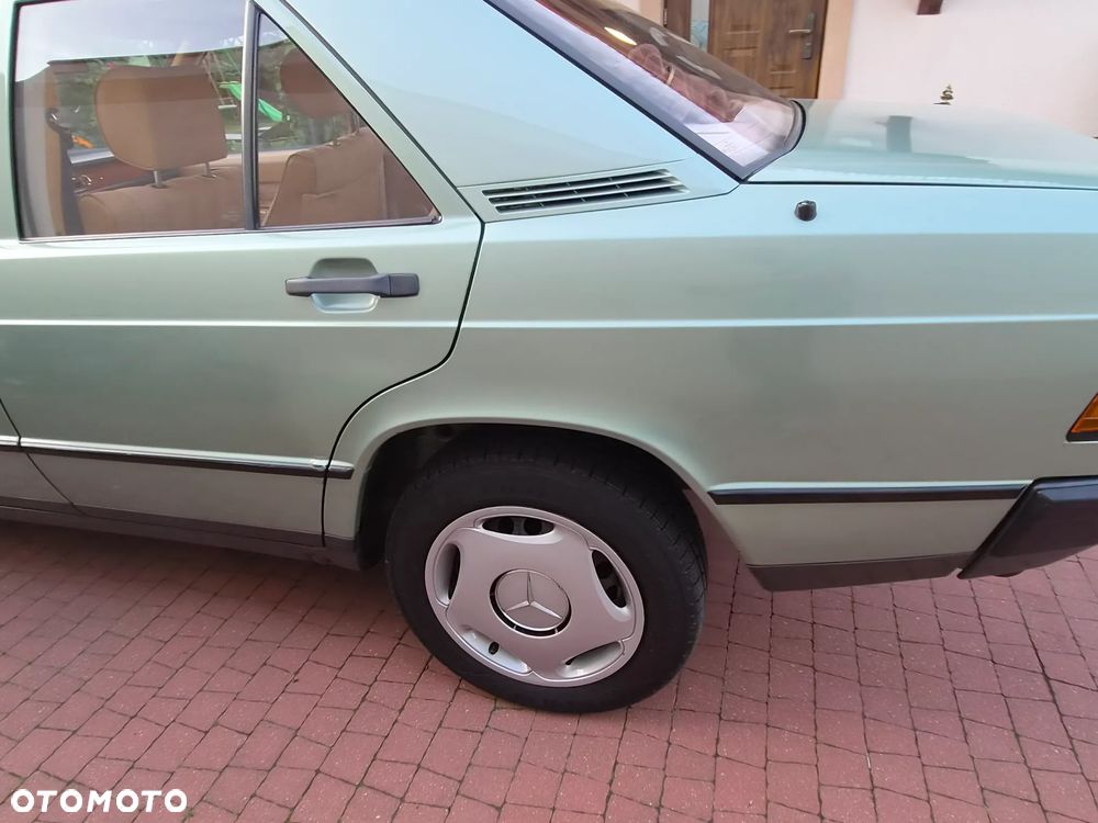 Mercedes-Benz W201 (190) - 13
