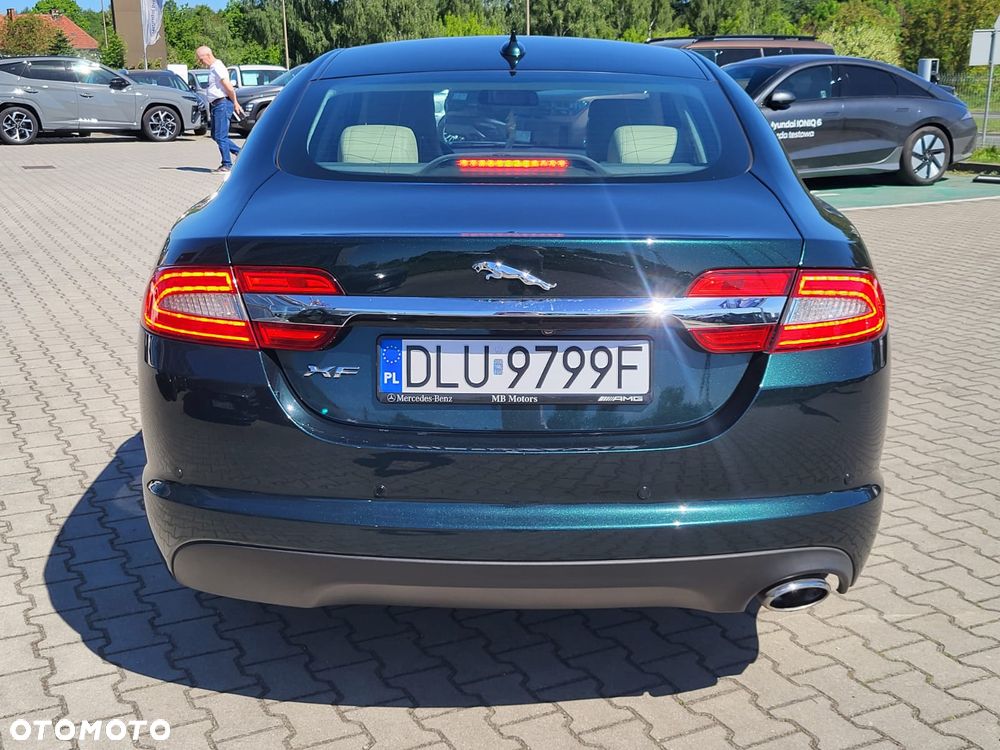 Jaguar XF 2.2 D Premium Luxury - 8
