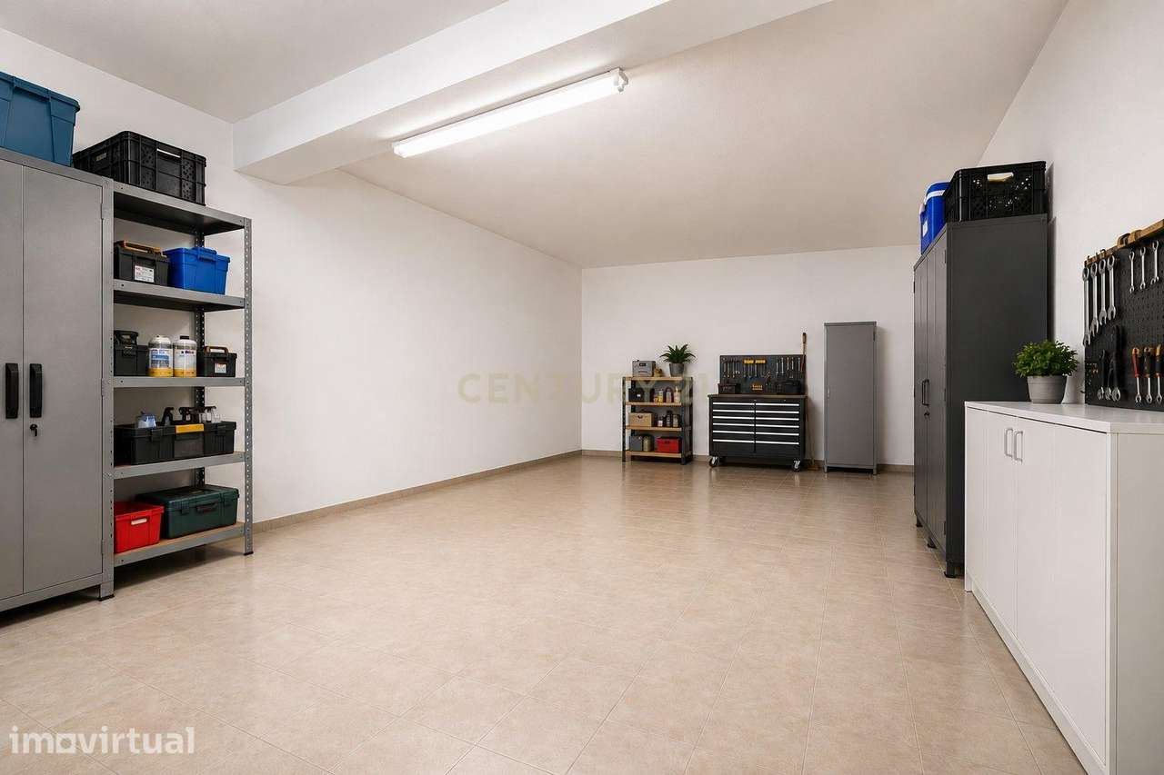 Garagem Box com 30 m² | Espaço para 2 Viaturas e Arrumação | Almada - Grande imagem: 2/7