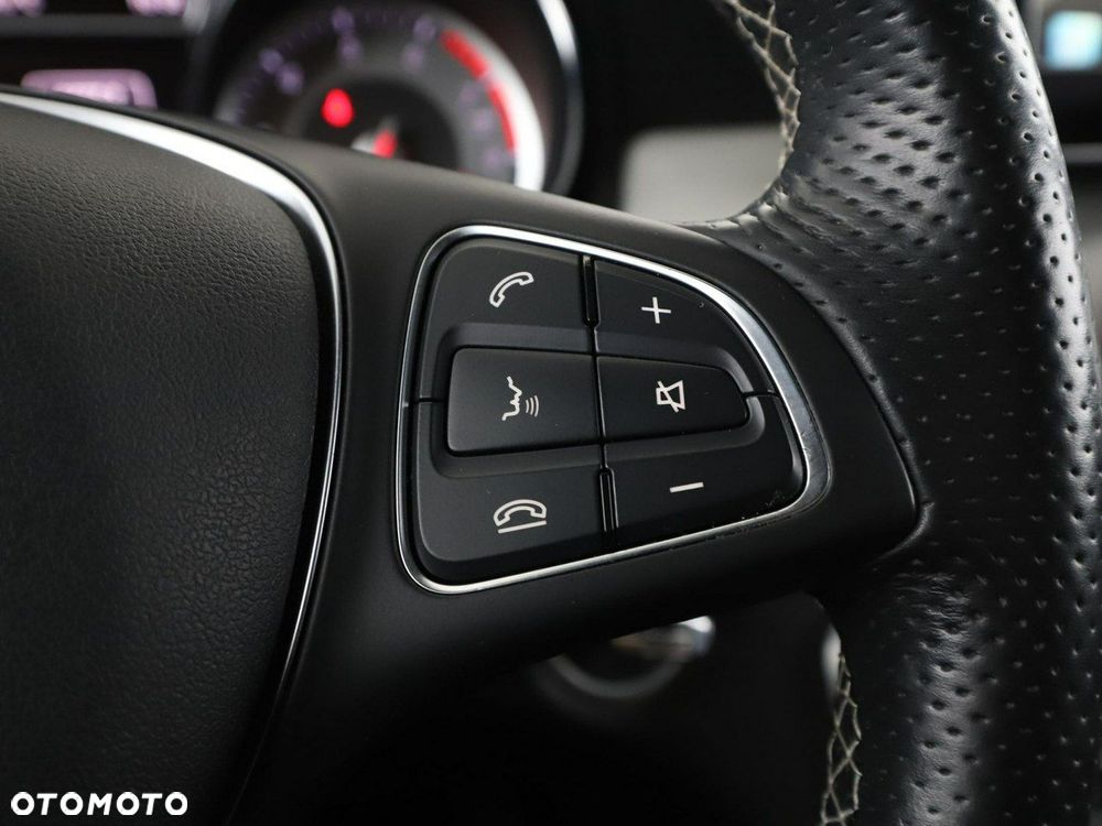 Mercedes-Benz CLA 180 Urban - 28