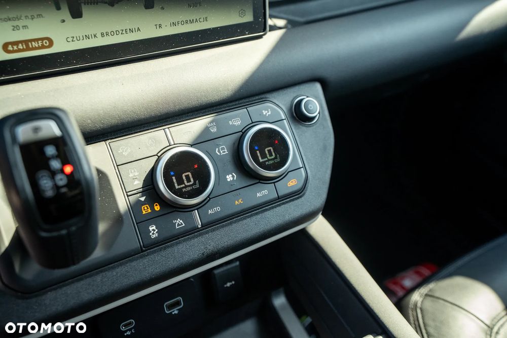 Land Rover Defender - 14