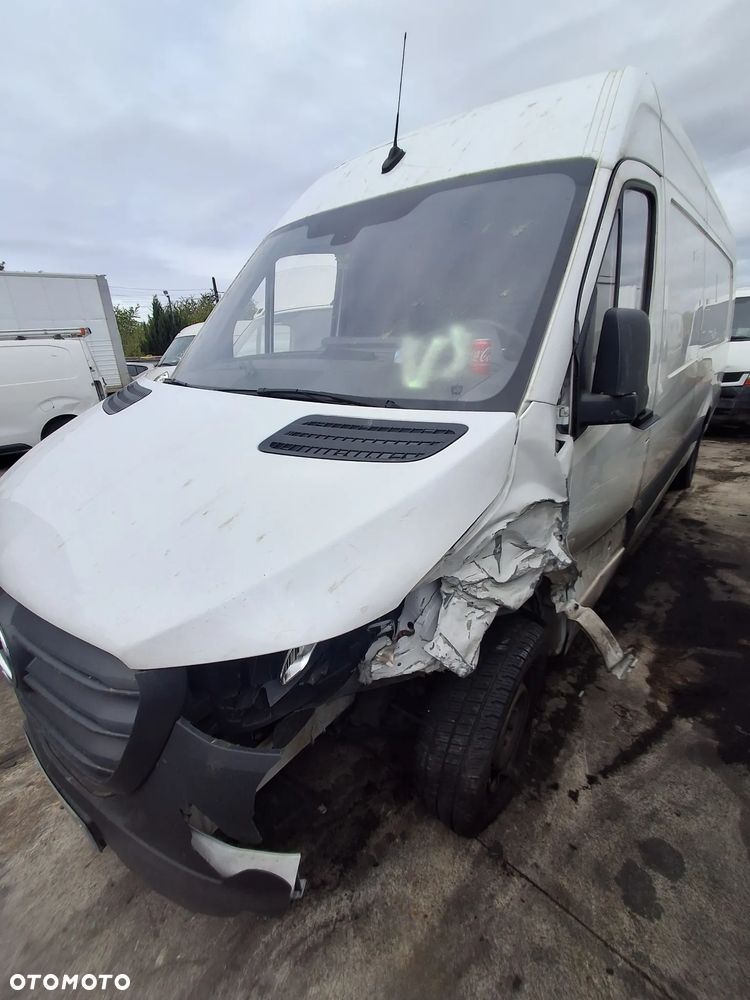 Mercedes-Benz Sprinter - 4