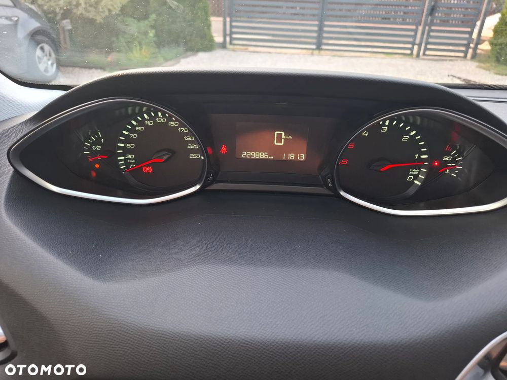 Peugeot 308 1.6 BlueHDi Allure S&S - 26