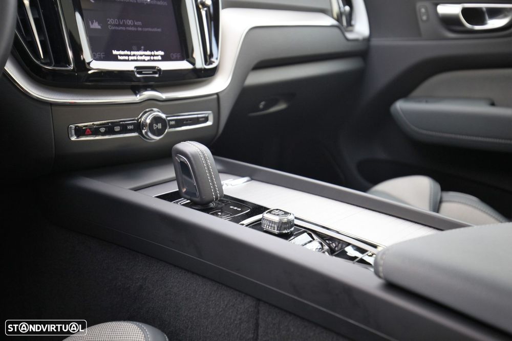 Volvo XC 60 2.0 T8 PHEV R-Design AWD - 41