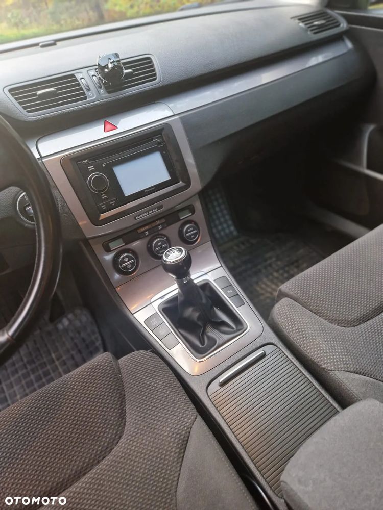Volkswagen Passat Variant 1.9 TDI DPF BlueMotion - 10