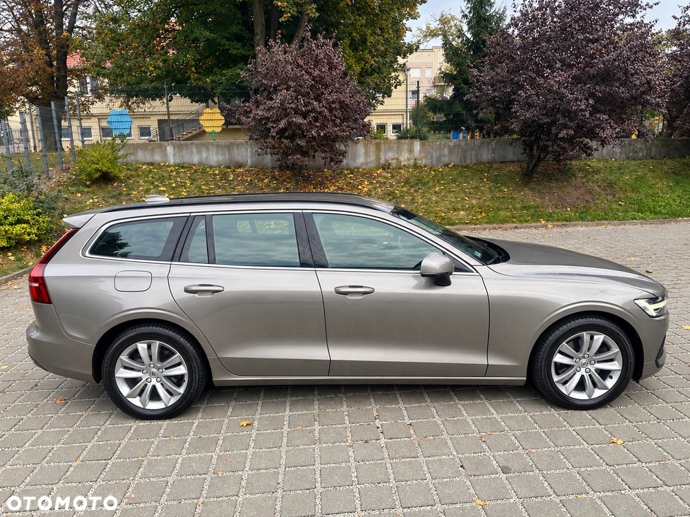 Volvo V60 2021 photo 2