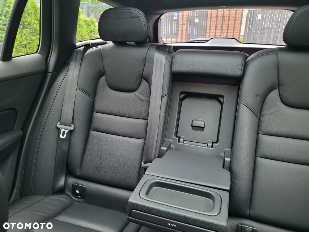 Volvo V60 T6 AWD Twin Engine Geartronic R-Design - 8