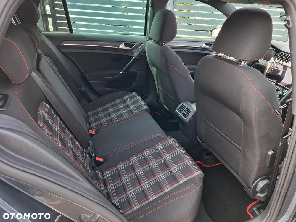 Volkswagen Golf GTI (BlueMotion Technology) DSG Performance - 18