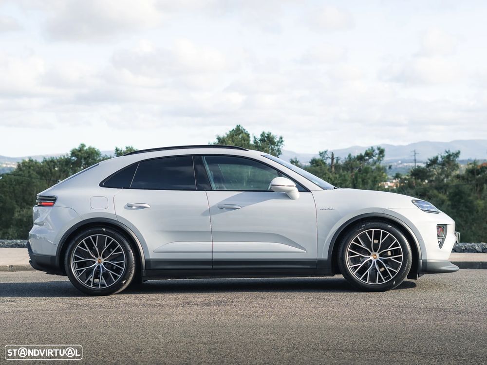 Porsche Macan Electric - 8