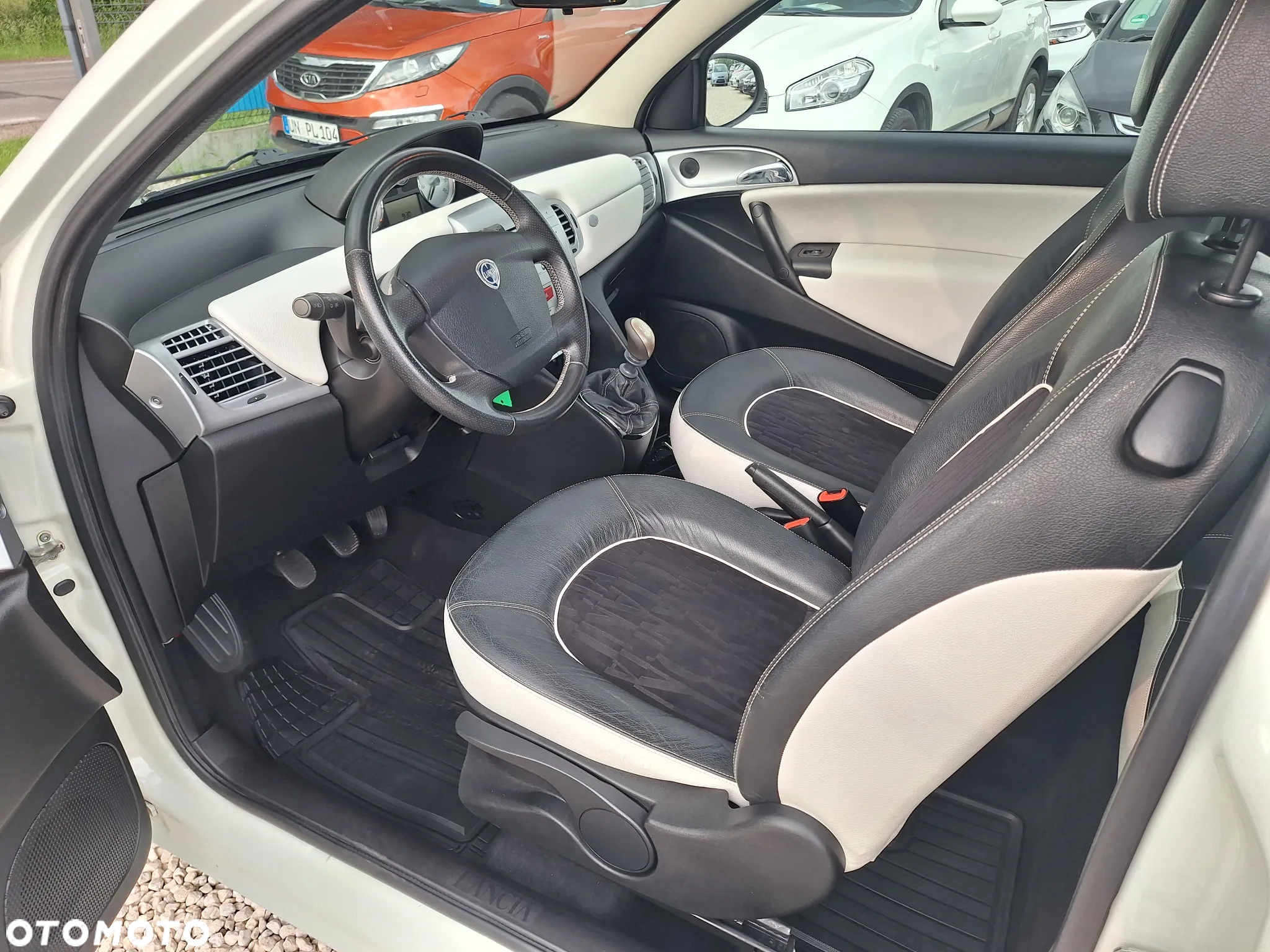 Lancia Ypsilon 1.2 8V Argento (4 os.) - 17