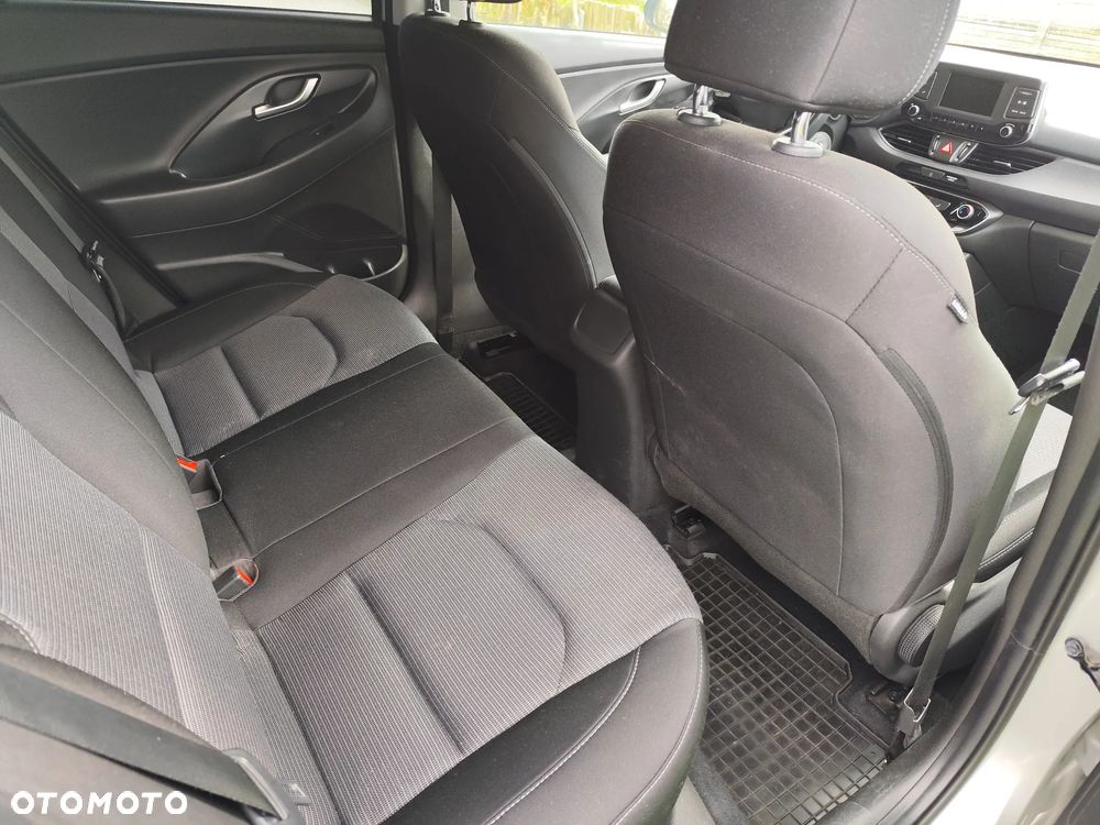 Hyundai i30 1.6 D Classic + - 13