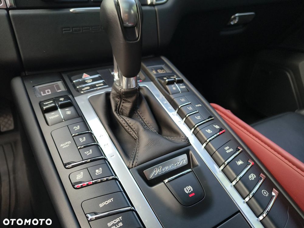 Porsche Macan Turbo - 18