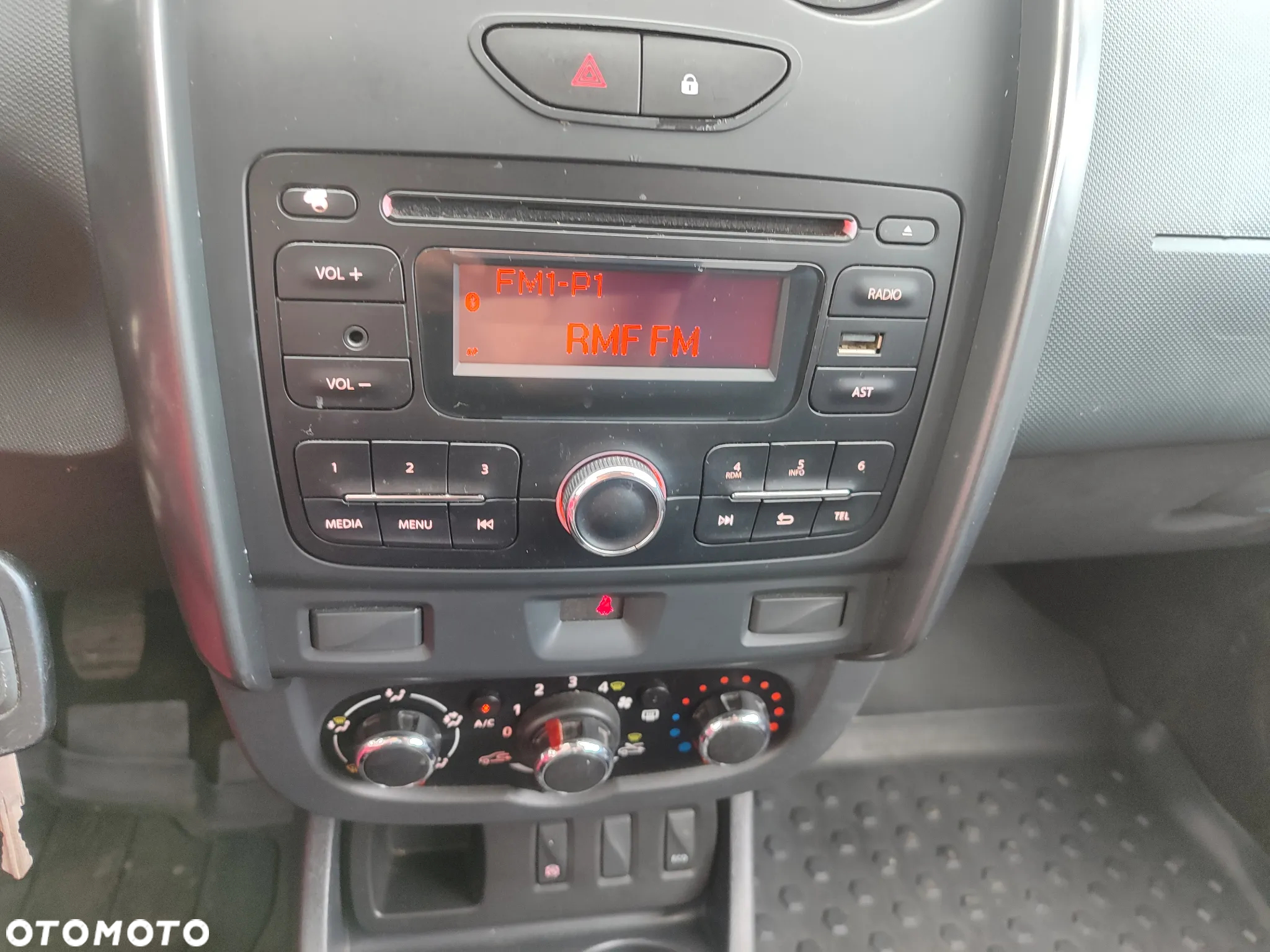 Dacia Duster 1.6 SCe Ambiance S&S - 11