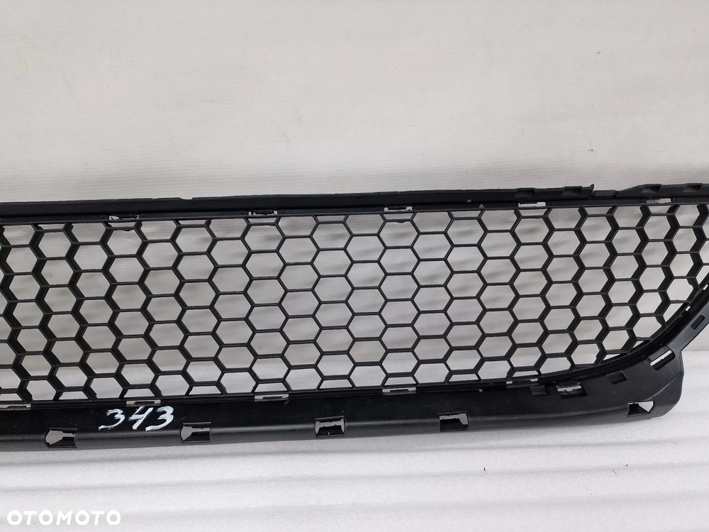 DACIA LOGAN I LIFT 09- KRATKA ŚRODKOWA ZDERZAKA PRZEDNIEGO , NR 8200752803 , NR AUKCJI K343 - 5