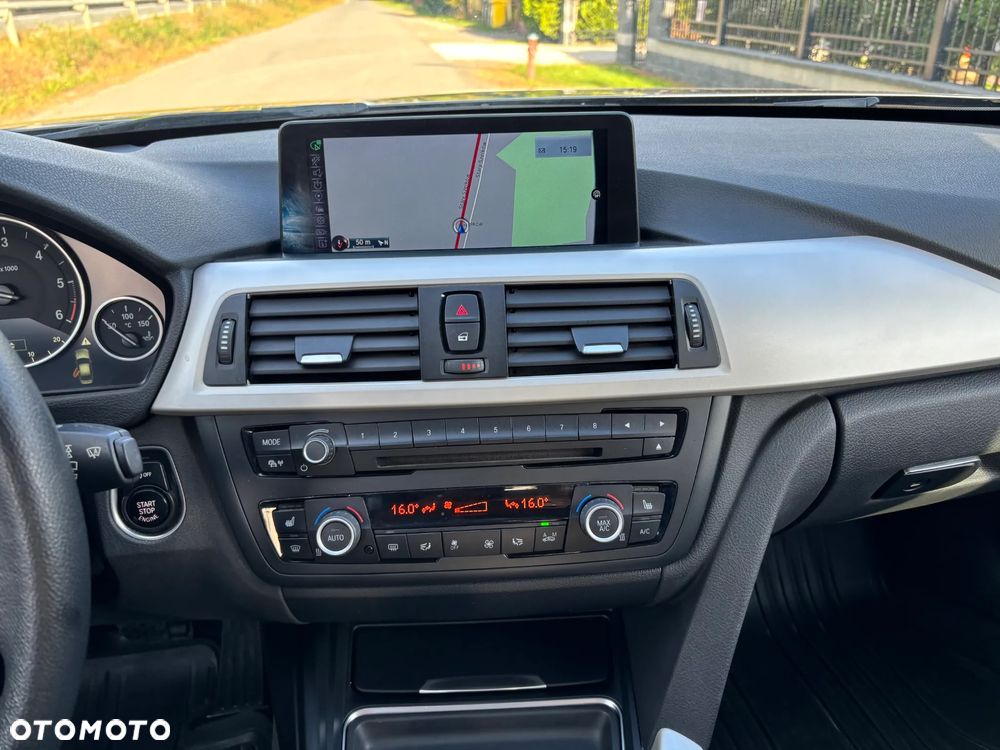BMW Seria 3 320d Sport Line - 33