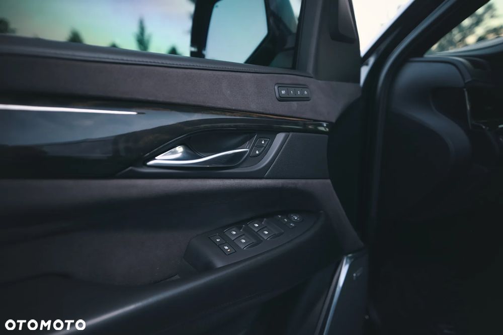 Cadillac Escalade - 30