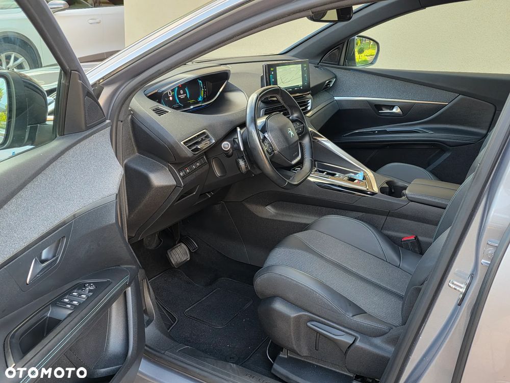 Peugeot 3008 1.6 PureTech Hybrid4 PHEV Allure S&S EAT8 - 18
