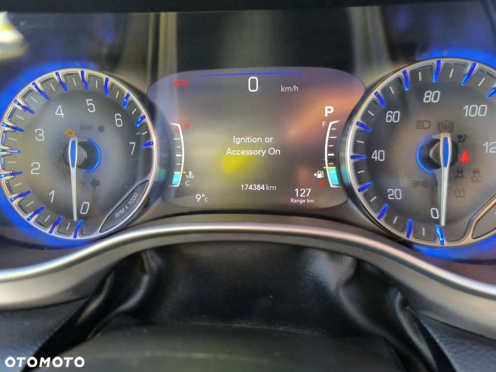 Chrysler Pacifica - 4