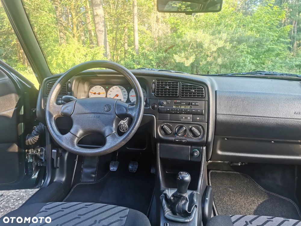 Volkswagen Passat 1.8 GL - 37