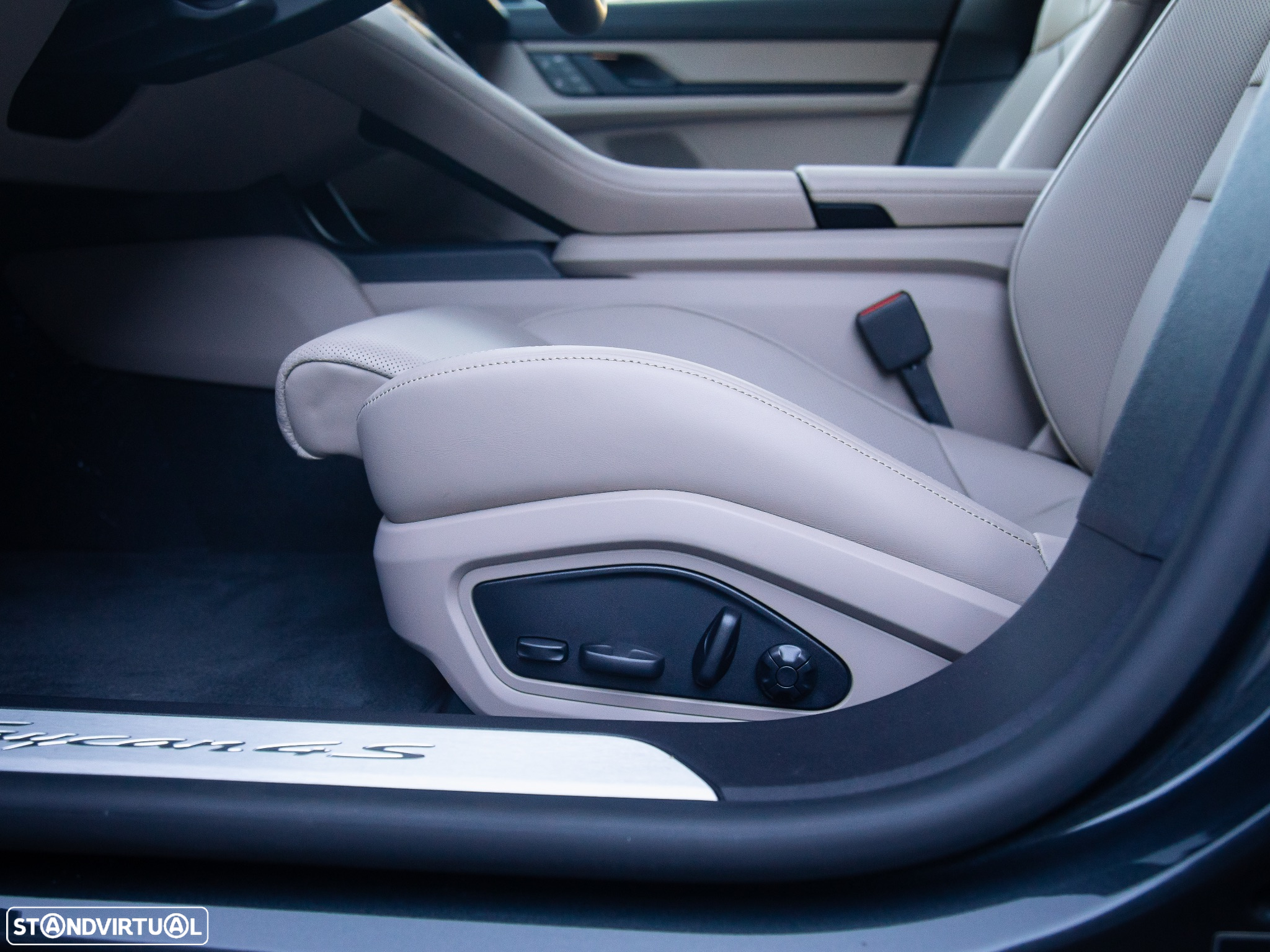 Porsche Taycan Cross Turismo 4S - 24