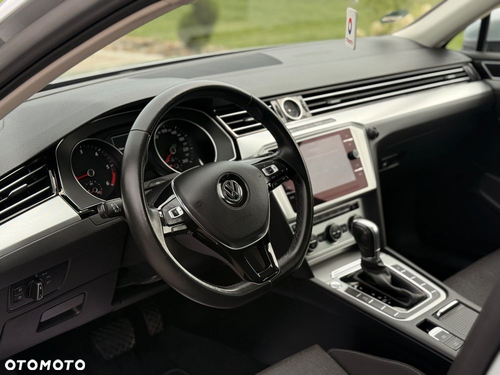 Volkswagen Passat 2.0 TDI SCR Comfortline DSG - 16