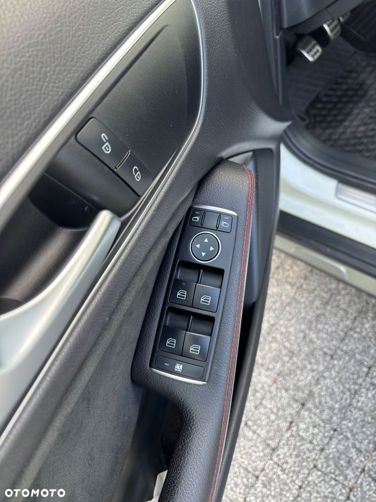 Mercedes-Benz GLA 180 AMG Line - 28