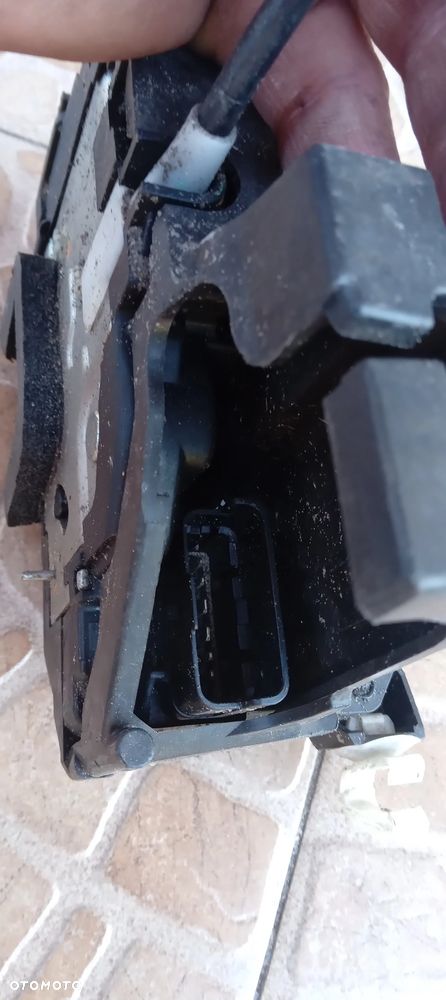 Clio III 3d zamek drzwi lewy przód 6PIN - 2