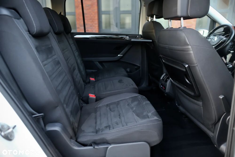 Volkswagen Touran 2.0 TDI SCR Highline - 27