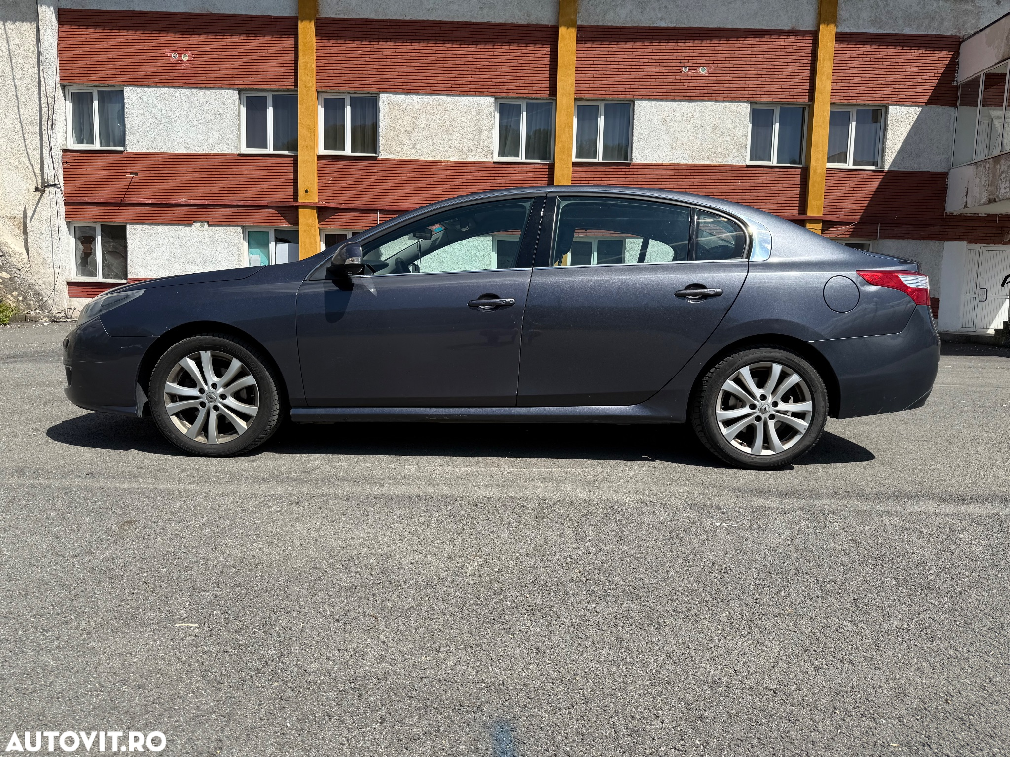 Renault Latitude - 4