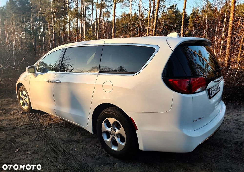 Chrysler Pacifica - 4